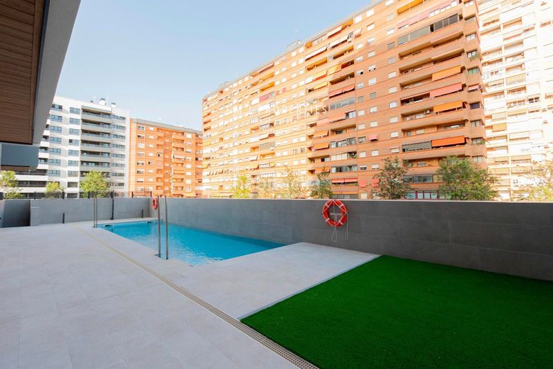Foto 0bfdae48-9f0e-4bc1-9ad5-c28153dd0cf5. Rent flat with heating parking pool in Ciutat Jardí Valencia