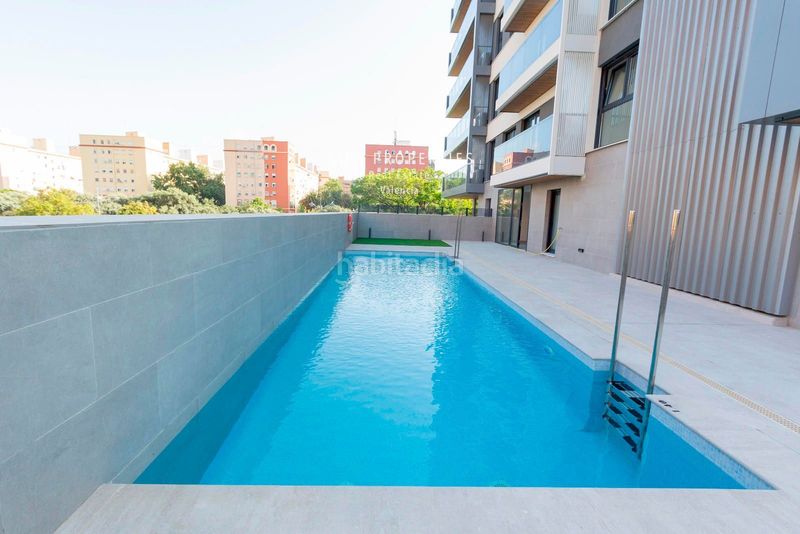 Foto 140affbe-7938-4e2a-894d-4356f5db7b6b. Rent flat with heating parking pool in Ciutat Jardí Valencia