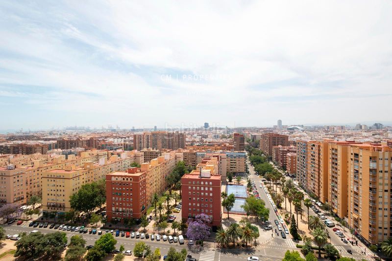 Foto 1596fc89-806f-4123-9783-60f112fd9313. Rent flat with heating parking pool in Ciutat Jardí Valencia