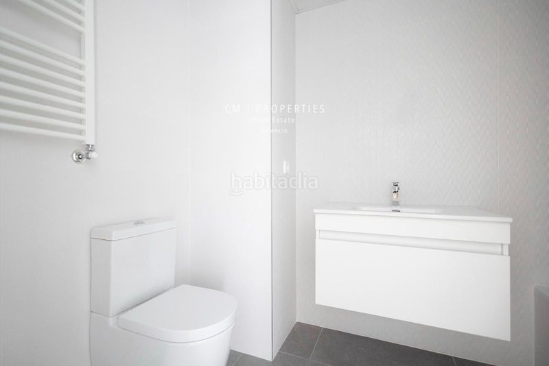 Foto 282d5e2d-643a-40b7-a9e9-a57d5493ad27. Rent flat with heating parking pool in Ciutat Jardí Valencia