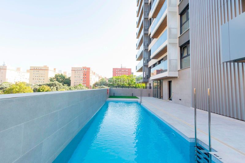 Foto 61127291-45a1-44fa-9194-aaeb0b27b0f9. Rent flat with heating parking pool in Ciutat Jardí Valencia