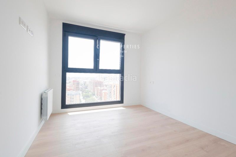 Foto 75f05d25-ccb1-4b38-b371-40e198416564. Rent flat with heating parking pool in Ciutat Jardí Valencia