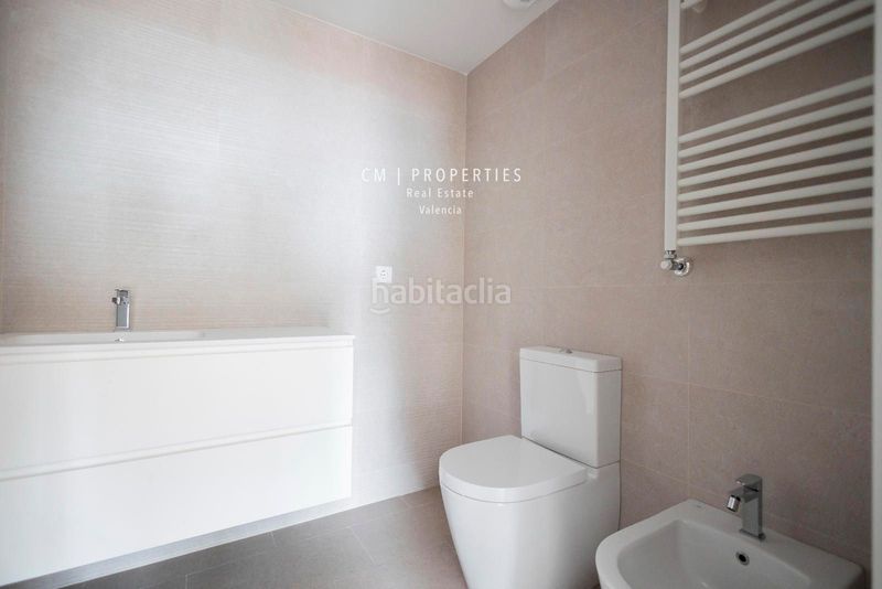Foto d2ef7724-b0ac-4a51-b2d3-ded395088872. Rent flat with heating parking pool in Ciutat Jardí Valencia