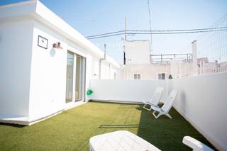 Rent Penthouse  Pintor stolz. Ático con dos terrazas en nou moles en alquiler.