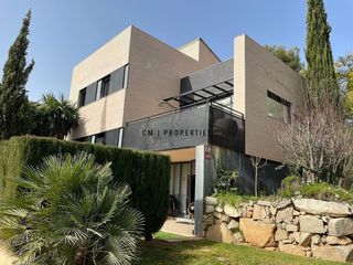 Lloguer Casa aparellada  Bosque u12. Alquiler de chalet en el bosque