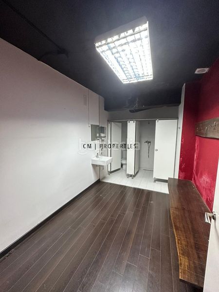 Foto e9ace485-cb70-4b13-abf4-c61357c3a595. Local comercial a Jaume Roig Valencia