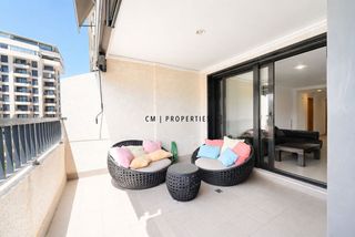Rent Flat  Vicent blasco ibañez. Alquiler de vivienda con terraza y vistas a piscina en residenci