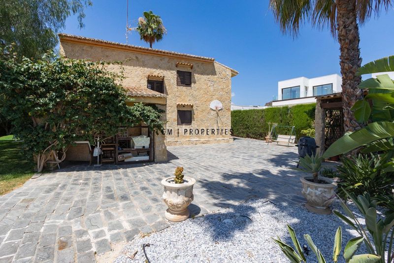 Foto daf3752f-e399-477c-9b3e-8b439732bd59. Xalet amb calefacció aparcament piscina a Alfinach - Monasterios Puçol