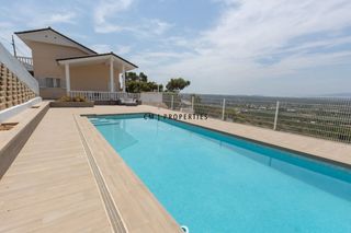 Xalet a Cumbres de Calicanto. Chalet independiente de 3 habitaciones en calicanto en venta
