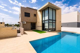 Casa  Del nacre. Chalet en venta, 4 habotaciones en la pobla de vallbona