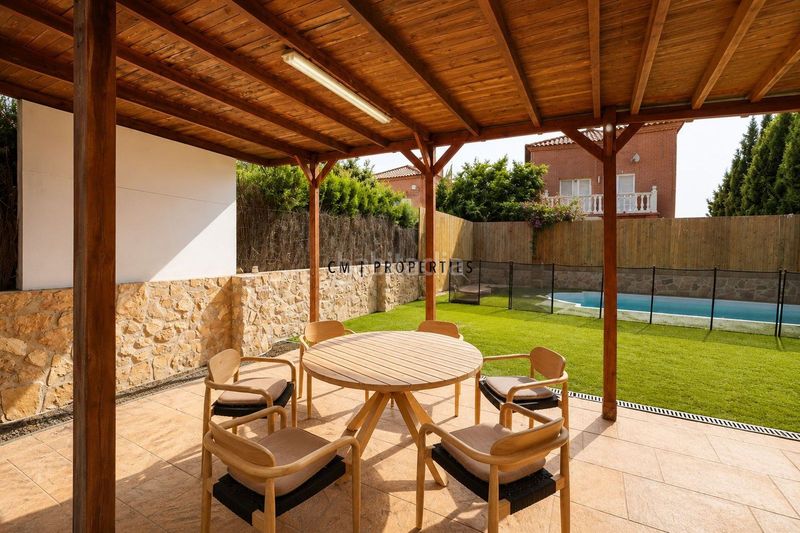 Foto 710a5b5b-ca46-4153-8745-e77b3a6fd182. Casa amb calefacció aparcament piscina a Moncada