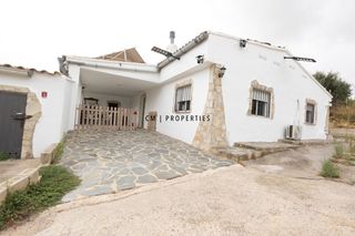 Maison  Numero 39. Chalet independiente en venta en chiva con 4.810 m de terreno rú