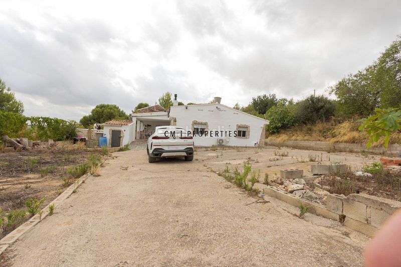 Foto 250798ff-b9cd-40a0-a877-c960a089ce10. Casa amb calefacció aparcament a Centro Chiva