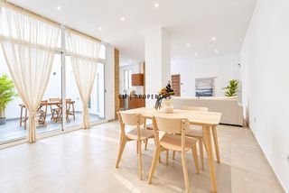 Flat in CALLE DE RAMON DE ROCAFULL S/N