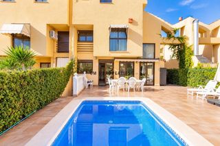 Location Maison jumelée  De la serra perentxisa. Chalet con piscina y garaje en alquiler en picanya