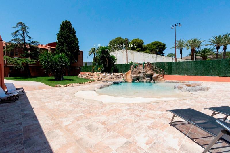 Foto 941da1a2-2bb3-41fb-9e8b-284dfbee7843. Chalet mit heizung parking pool in La Cañada Paterna