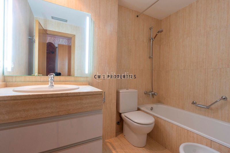 Foto 0ce18d66-5abc-4f96-b615-6e5be04e77c9. Lloguer casa amb calefacció aparcament piscina a Bétera