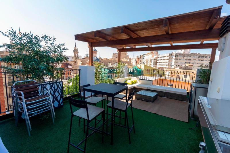 Foto 9d75fcbb-cf89-49d3-acfe-1ea12229b26a. Rent penthouse with heating in El Mercat Valencia