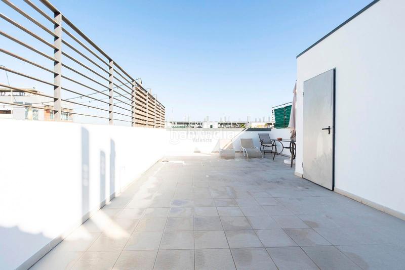 Foto a85df561-7646-4c26-a64d-9e4a2e28bb90. Lloguer àtic amb calefacció aparcament piscina a Valencia