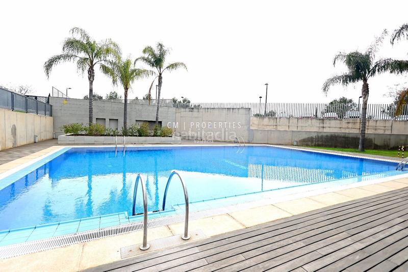 Foto f3277472-8089-45ba-a276-9a851b397ee6. Lloguer àtic amb calefacció aparcament piscina a Valencia
