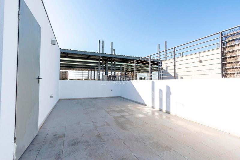 Foto 4f916eb8-47dc-4a92-93fe-92aa6612fc90. Location attique avec chauffage parking piscine dans Valencia