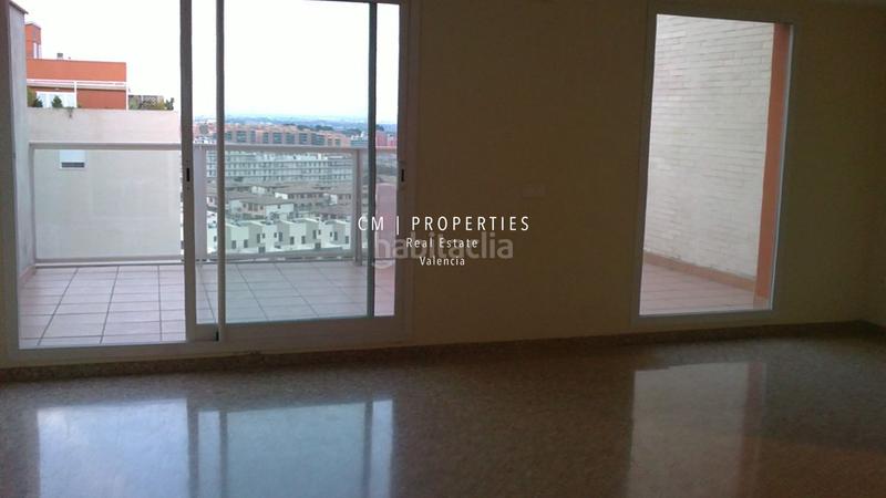Foto 8aefac9d-739b-449d-890d-e3708b480034. Rent penthouse with parking pool in Valterna Paterna