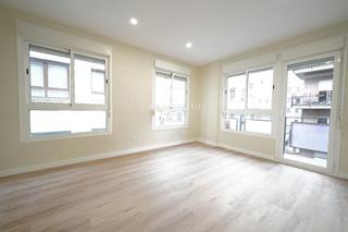 Location Appartement  En sanz. Piso de tres habitaciones en alquiler en san francesc.