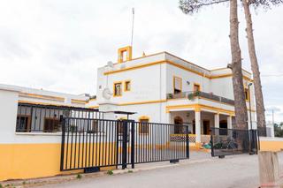 Xalet  Diseminados (p-35). Chalet independiente de 10 habitaciones en venta en ribarroja de