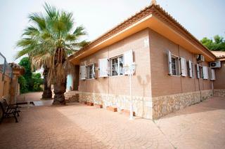 Rent Chalet  536. Alquliler de chalet independiente de 5 habitaciones en la cañada