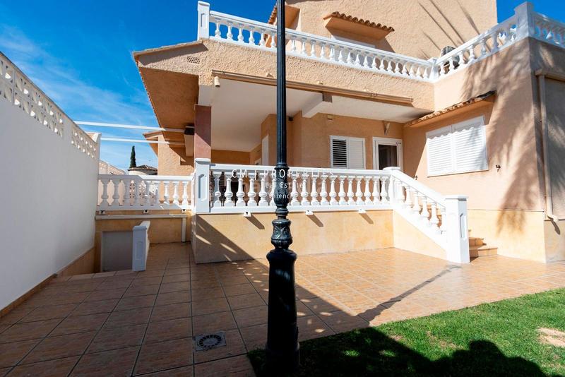 Foto c40f03ab-e0d9-43ea-8719-e8936a8e90af. Chalet mit heizung parking pool in Entrepinos Eliana (l´)