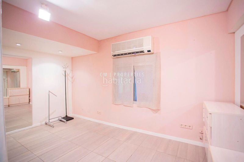 Foto 40b74ffd-9b39-4ad2-a8e6-bc2b0feb8d85. Local comercial a Russafa Valencia