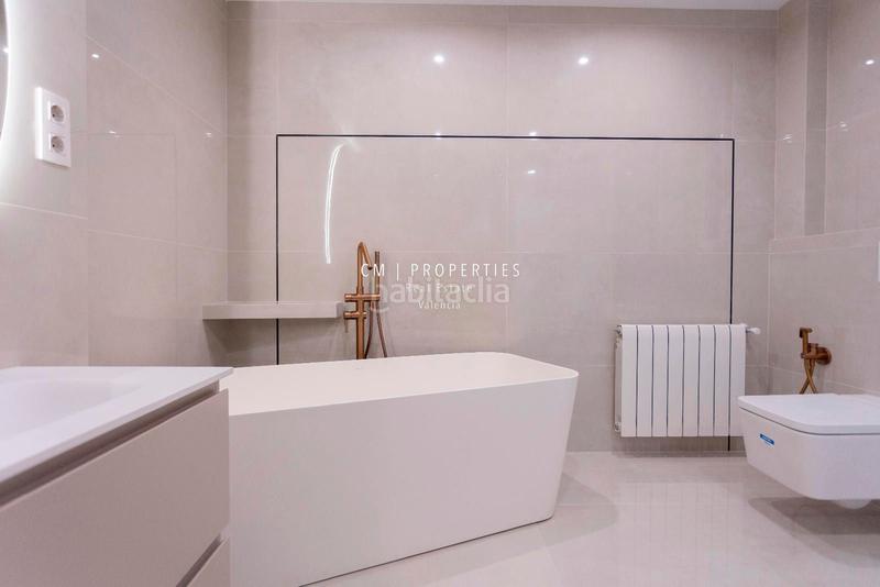 Foto 6ef1c5c1-fb8b-49e8-aa11-b623de48b1a1. Piso  de lujo en venta de 5 habitaciones en gran vía marques del turia en Valencia