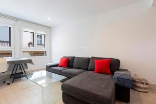 Rent Flat  Transits. Alquiler de apartamento de  dos habitaciones en san francesc