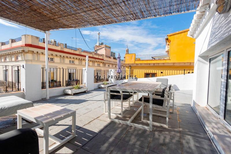 Foto 0ce68e9b-30e7-40cb-b15e-ecf2778ca3f2. Alquiler ático  con terraza en la calle del mar en alquiler. en Valencia