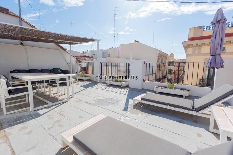 Foto be85293e-9984-4eac-afea-93f938fcc4b5. Alquiler ático  con terraza en la calle del mar en alquiler. en Valencia