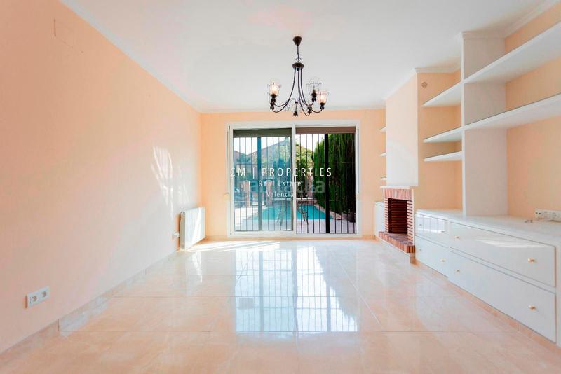 Foto 94ee5a63-0b47-470f-9359-110079333fa3. Semi detached house with heating parking pool in Camí de Paterna-Lloma del Calderer Bétera