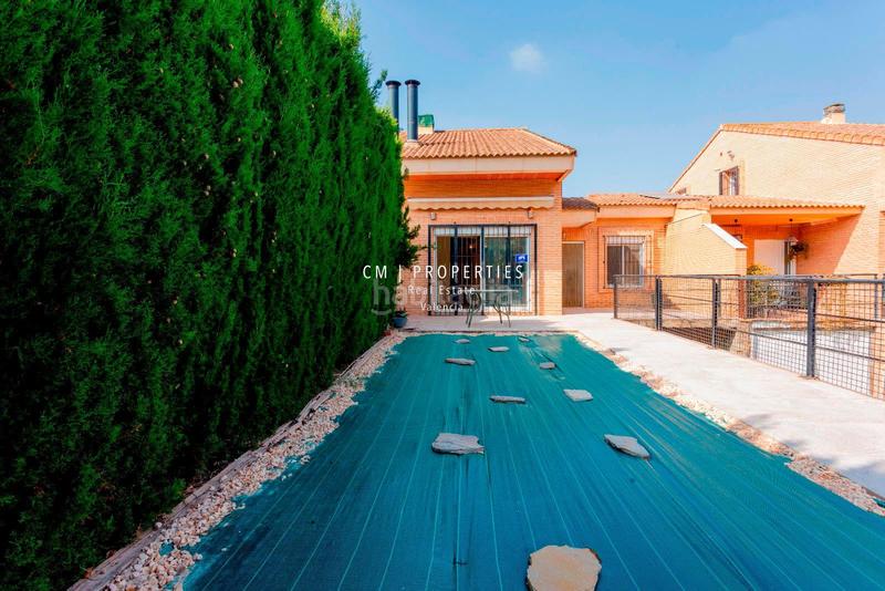 Foto a21a10f9-ad2c-4153-97f7-d02a8836a1a4. Semi detached house with heating parking pool in Camí de Paterna-Lloma del Calderer Bétera