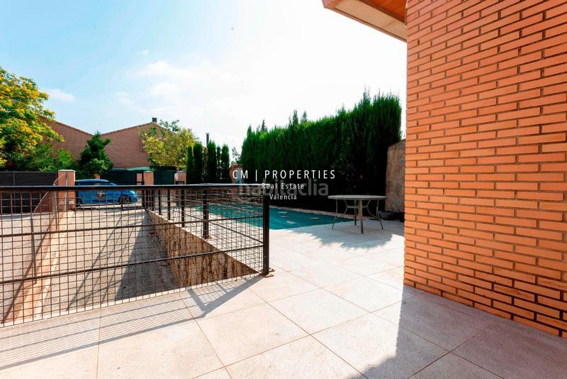 Foto a6b21263-0d11-4b7d-8ac8-a8e0e260f494. Semi detached house with heating parking pool in Camí de Paterna-Lloma del Calderer Bétera