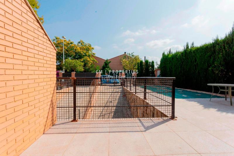 Foto c0dd147e-d5fb-47c3-b2fb-145316085a05. Semi detached house with heating parking pool in Camí de Paterna-Lloma del Calderer Bétera