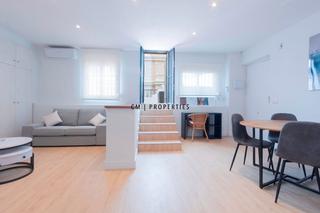 Lloguer Àtic  Marti. Ático en alquiler  1 habitación con gran terraza,  eixample