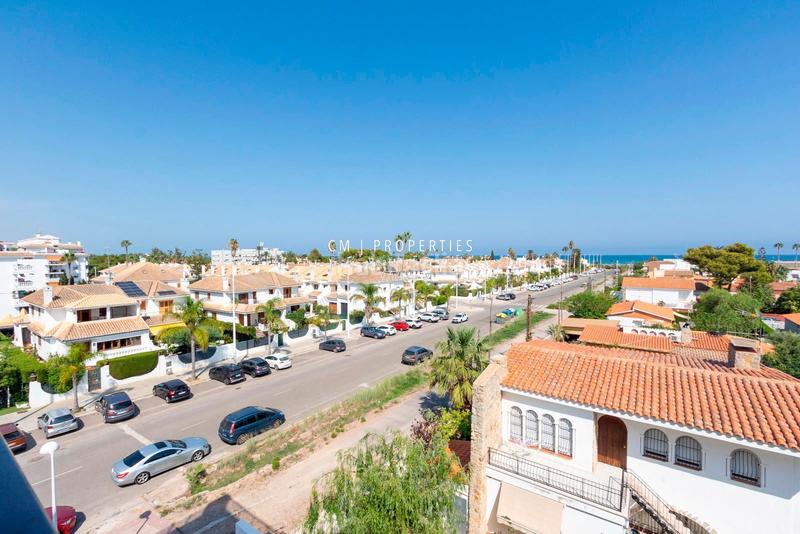 Foto 1c9ff814-6589-4ab9-866c-7f8e71017b7f. Alquiler piso apartamento de 2 dormitorios con terraza frente al mar playa de almardá, o en Sagunt