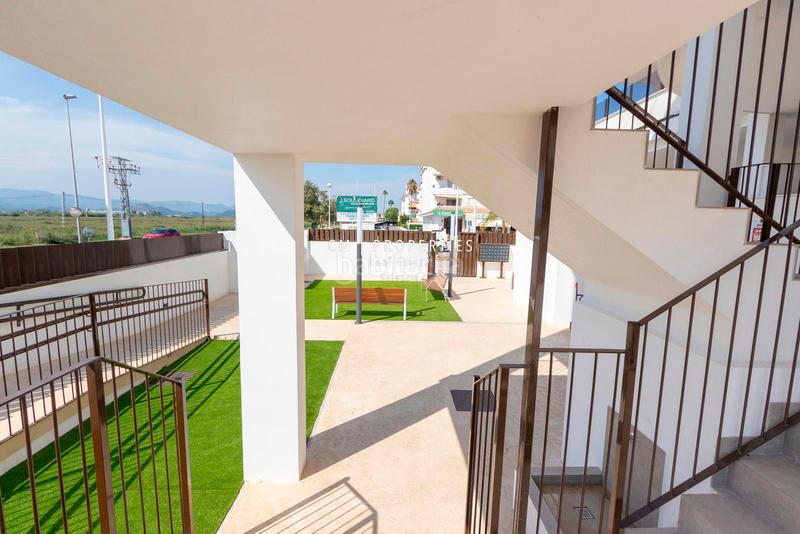 Foto 8742f56e-2df1-4d68-af61-1a9553973a5c. Alquiler piso apartamento de 2 dormitorios con terraza frente al mar playa de almardá, o en Sagunt