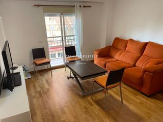 Lloguer Pis  De josé soto micó. Piso de tres habitaciones muy luminoso.