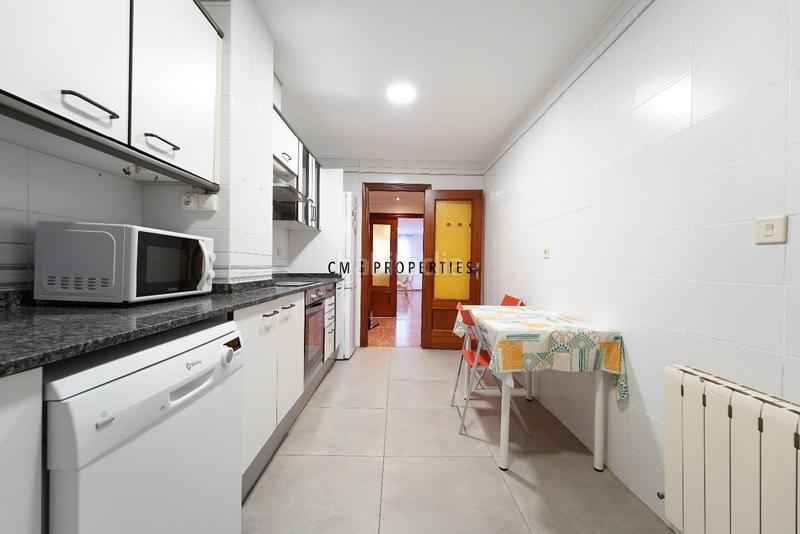 Foto 074a52d5-d9b1-4c94-bdda-3d652a7d6dd4. Alquiler piso  de cuatro dormitorios y dos cuartos de baño en Valencia