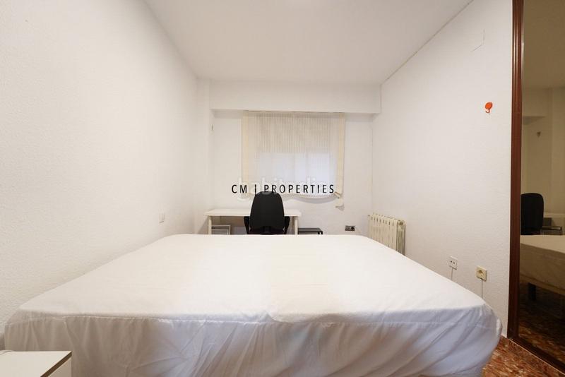 Foto 935527c2-1186-4da2-8165-20f637b25b6a. Alquiler piso  de cuatro dormitorios y dos cuartos de baño en Valencia