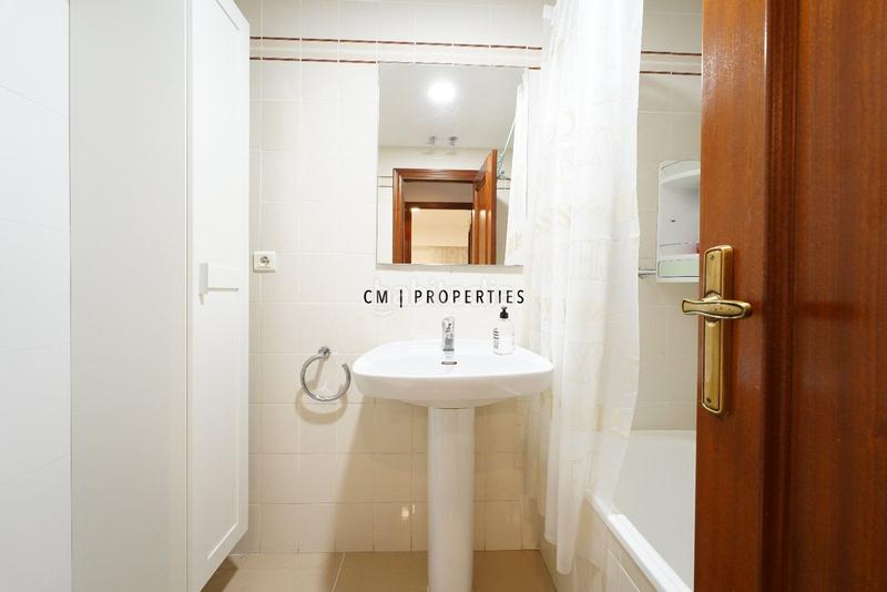 Foto 9b26ee1f-851d-43b0-add9-42db4abcf8c6. Alquiler piso  de cuatro dormitorios y dos cuartos de baño en Valencia