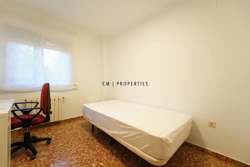 Foto a582695e-9949-4626-860a-406b4da51c1a. Alquiler piso  de cuatro dormitorios y dos cuartos de baño en Valencia