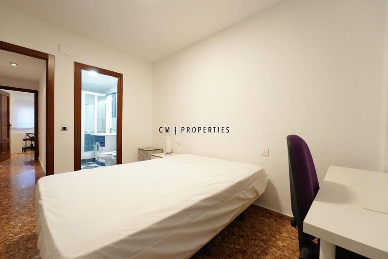 Foto aed299ba-5179-48e2-95d0-2f17d7ff2692. Alquiler piso  de cuatro dormitorios y dos cuartos de baño en Valencia
