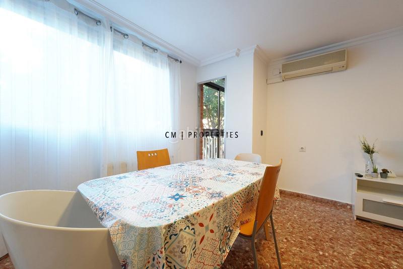 Foto bc7e4005-b2ae-4290-be86-d19f3876758e. Alquiler piso  de cuatro dormitorios y dos cuartos de baño en Valencia