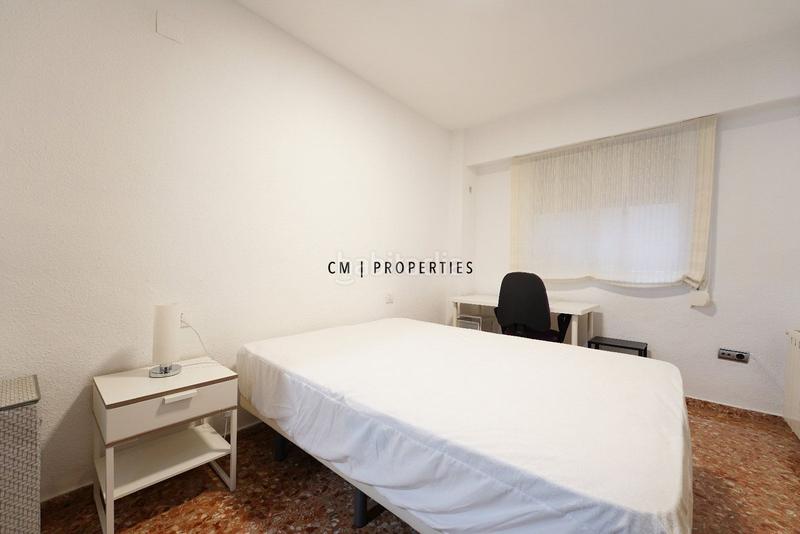 Foto c9467635-a2be-43d3-8471-356febf82030. Alquiler piso  de cuatro dormitorios y dos cuartos de baño en Valencia